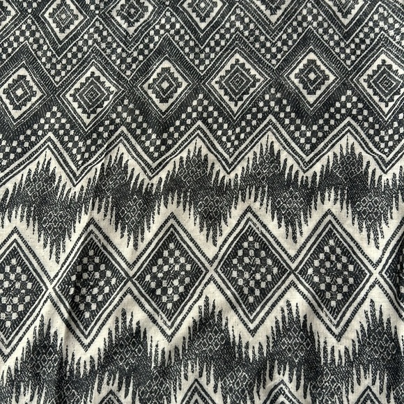 J Crew Lightweight Fringed Hem Scarf - Picture 3 of 6